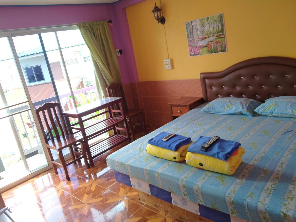 Rueangsrisiri Guesthouse 2 Sukhothai Bagian luar foto