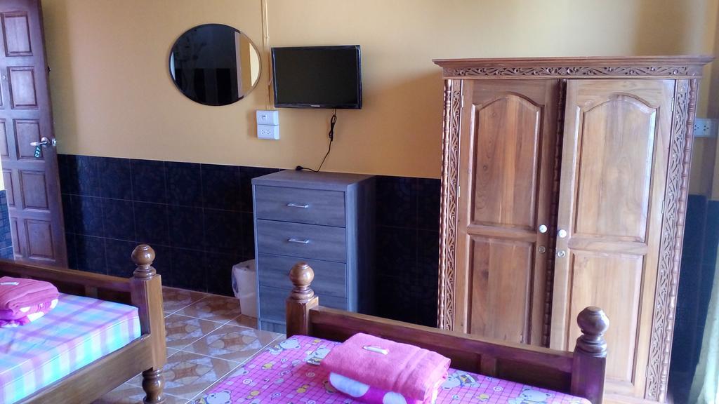 Rueangsrisiri Guesthouse 2 Sukhothai Bagian luar foto